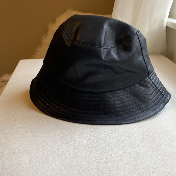 Noize Vegan Leather Black Bucket Hat - NEW WITH TAGS - Picture 2 of 5